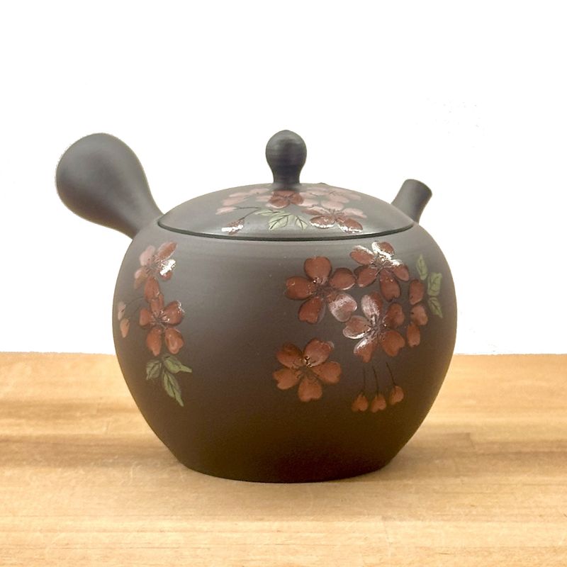إبريق شاي - جيوكو، طين بني، شكل دائري صغير، زهرة حمراء