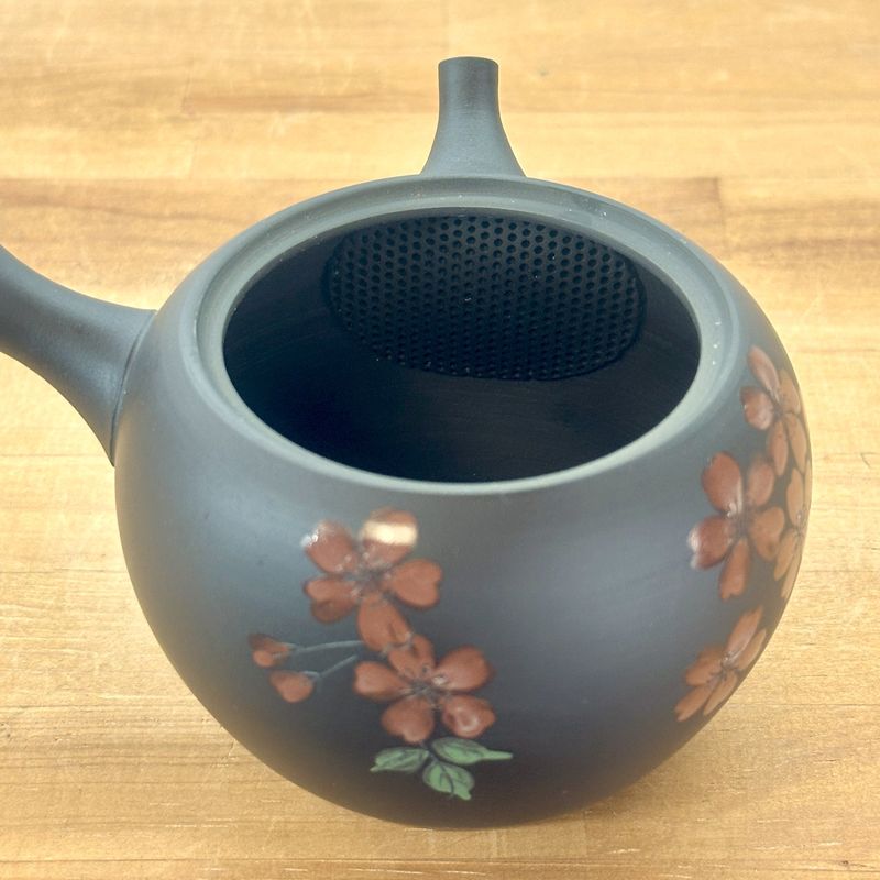 إبريق شاي - جيوكو، طين بني، شكل دائري صغير، زهرة حمراء