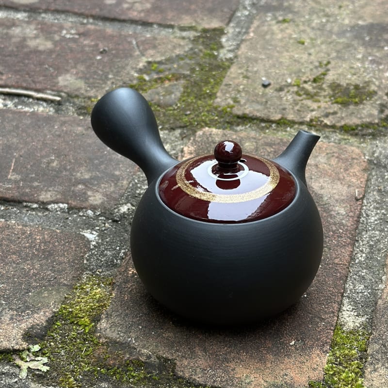 Teapot - Black Small Round Red Gold Line