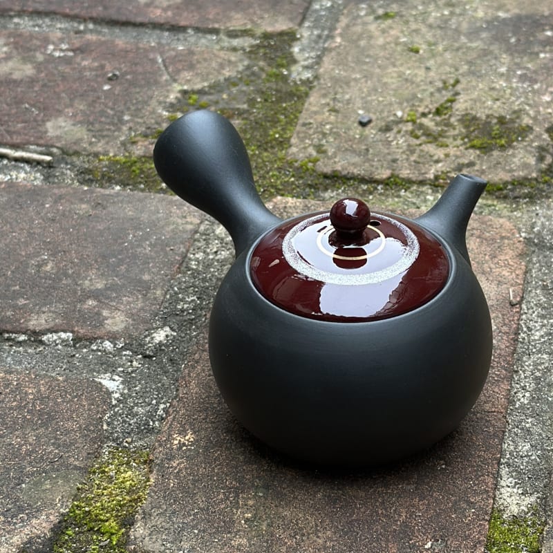 Teapot - Black Small Round Red Silver Line