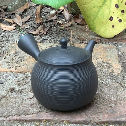 Teapot - GYOKKO Black Kiln-Change Fukuro Shape Engraved Lines