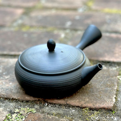 Teapot - GYOKKO Black Kiln-Change Flat Shape Line Ridge