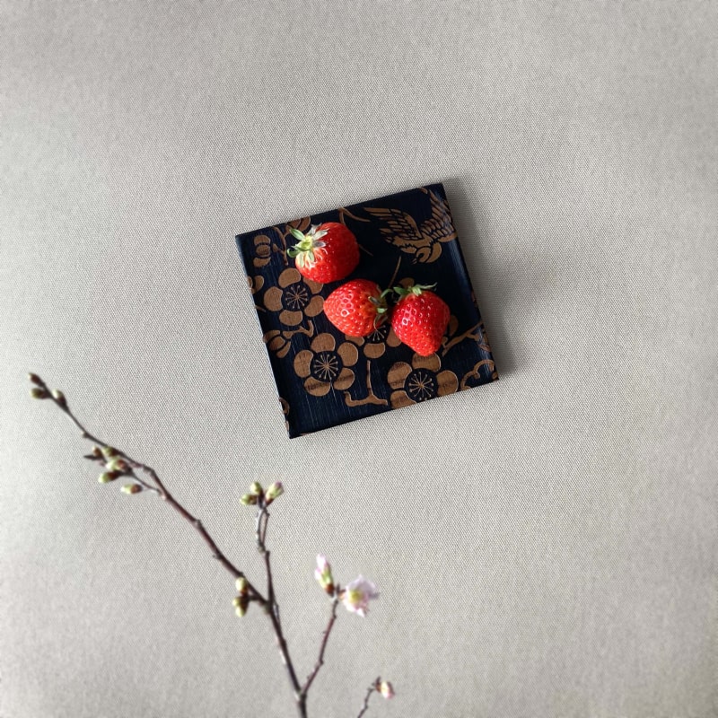 Small Square Plate - UME NI SUZUME Plum & Sparrow