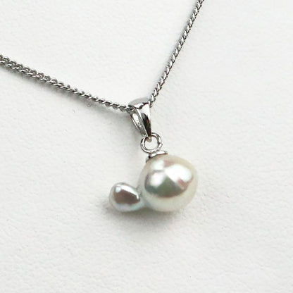 قلادة - لؤلؤة أكويا غير معالجة على شكل سمكة باروكية 7.0-7.5 مم