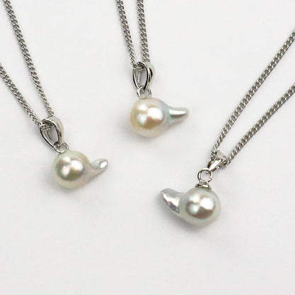 قلادة - لؤلؤة أكويا غير معالجة على شكل سمكة باروكية 7.0-7.5 مم