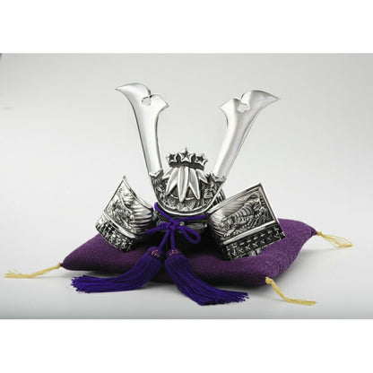 كابوتو (خوذة الساموراي) - ميناموتو نو يوشيتسون