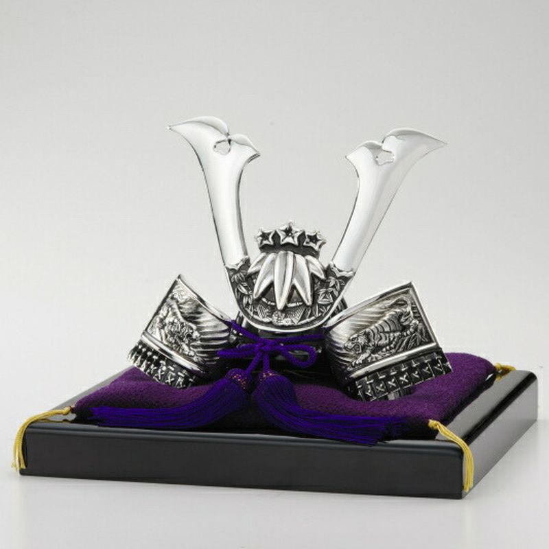 كابوتو (خوذة الساموراي) - ميناموتو نو يوشيتسون