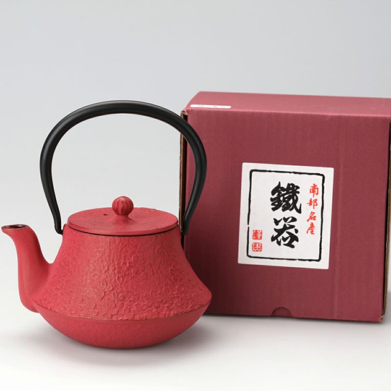 Fujita Nambu Tekki Fuji Cherry Blossoms Red Enameling 0.4L Kyusu Tea Pot
