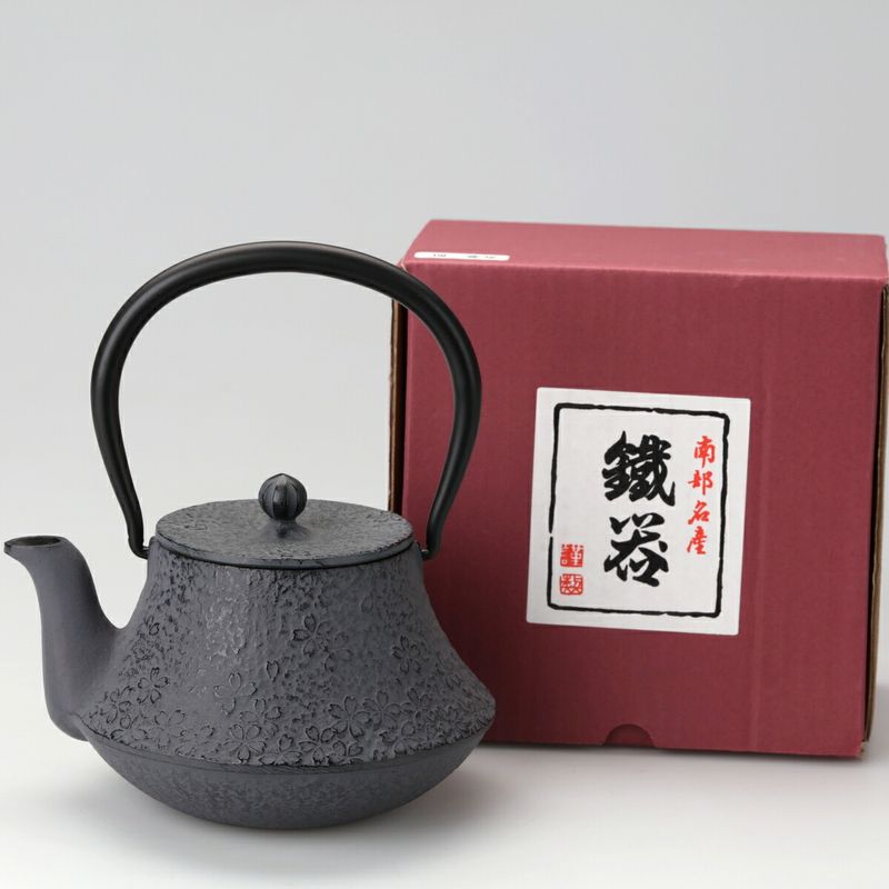 Fujita Nambu Tekki Iron Kettle Kyusu Tea Pot Fuji Cherry Blossoms 0.4L